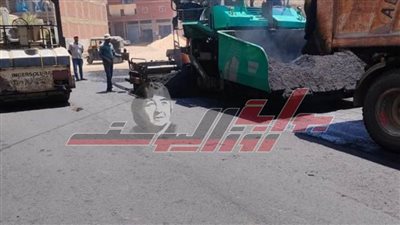 بدء أعمال الطبقة الأسفلتية بشارع عين شمس بكفر الشيخ