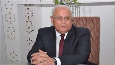 محافظ بورسعيد يتابع سير العمل في إنشاء أحدث مول تجاري بحي العرب