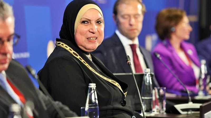 وزيرة التجارة والصناعة