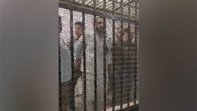 الظهور الأول لقاتل طالبة المنصورة نيرة أشرف داخل قفص الاتهام