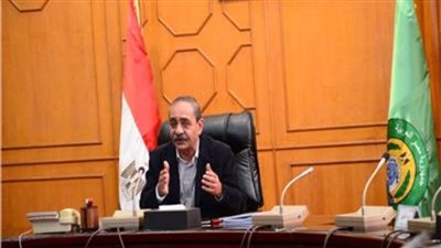 محافظ الإسماعيلية يطمئِنّ على حجاج الإسماعيلية ويؤكد على تذليل كافة العقبات