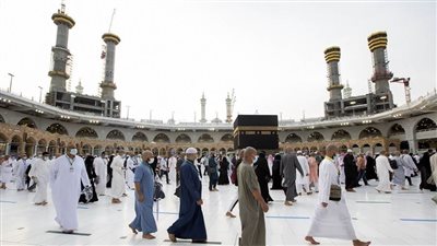 العراق: نقل أكثر من 15 ألف حاجة إلى السعودية لأداء فريضة الحج
