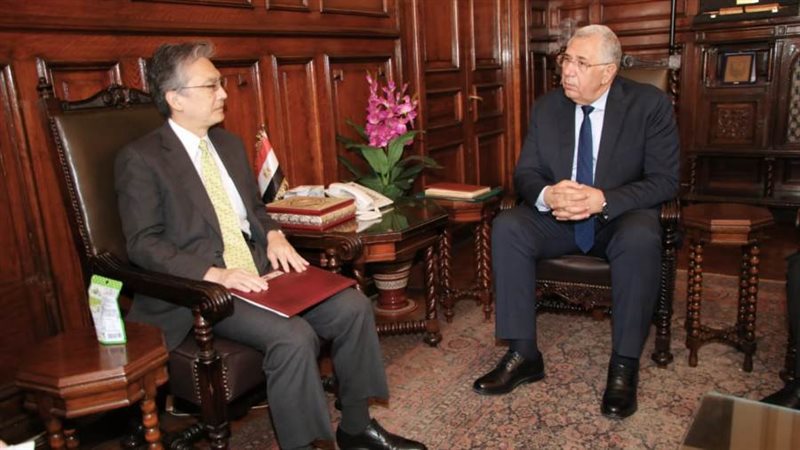 وزير الزراعة يبحث