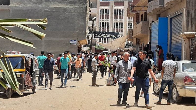 من أمام مدرسة السادات