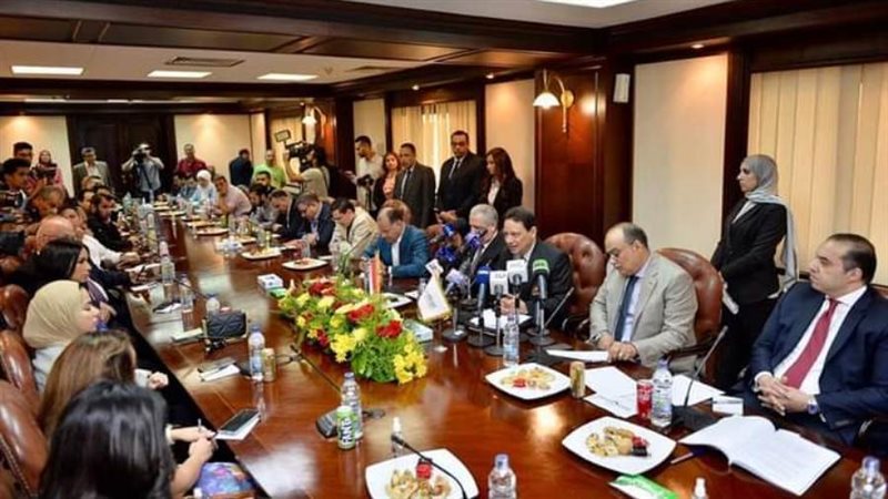 خلال الاجتماع