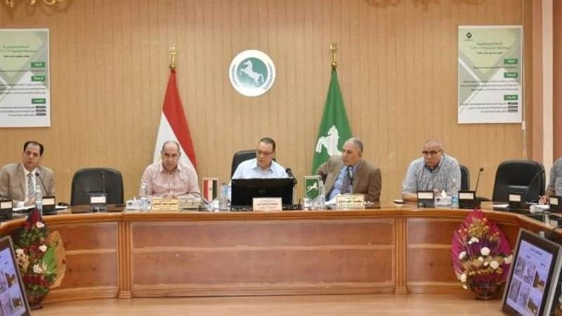 محافظ الشرقية خلال