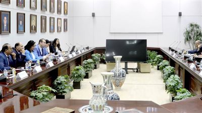 العناني يواصل متابعة الاستعدادات لمؤتمر تغير المناخ 