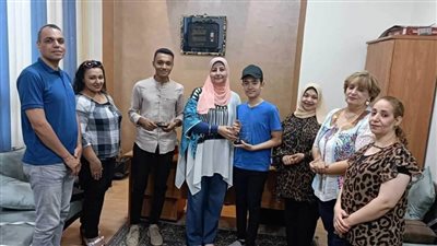 قومي المرأة بالمنيا يكرم شابين أعادا 170 ألف جنيه ورفضا المكافأة