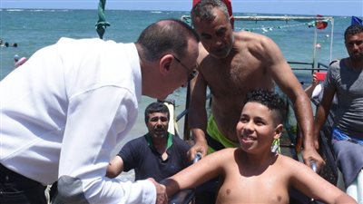 محافظ الإسكندرية يلبي مطالب رابطة ذوي الهمم من أبناء مركز أبو المطامير التابع لمحافظة البحيرة باستضافتهم في شاطئ المندرة المجاني