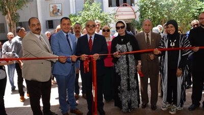 رئيس جامعة أسيوط يشهد افتتاح المعرض السنوي لقسمي التربية الفنية والاقتصاد المنزلي بكلية التربية النوعية