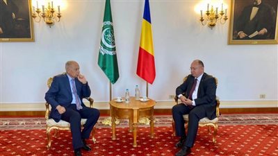 أبوالغيط يلتقي مع وزير خارجية رومانيا في بوخارست