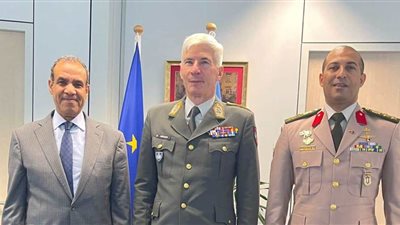 السفير المصري ببروكسل يلتقي رئيس اللجنة العسكرية للاتحاد الأوروبي 