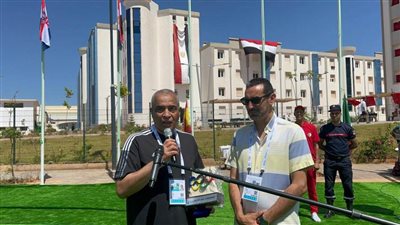 رفع علم مصر على مدخل القرية الأولمبية المتوسطية بمدينة وهران 