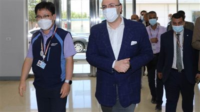 محافظ بني سويف يتفقد المستجدات التنفيذية لمصنع التابلت المدرسي بسامسونج