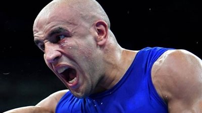 عبدالرحمن عرابي بطل الملاكمة يودع دورة ألعاب المتوسط من دور الثمانية