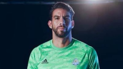 بيراميدز يكشف أسباب استبعاد شريف إكرامي من قائمة الفريق أمام إنبي 