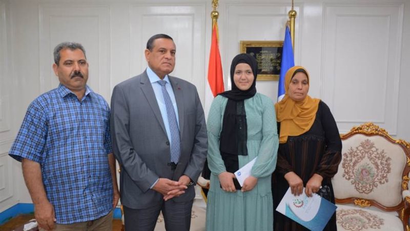 محافظ البحيرة يستقبل