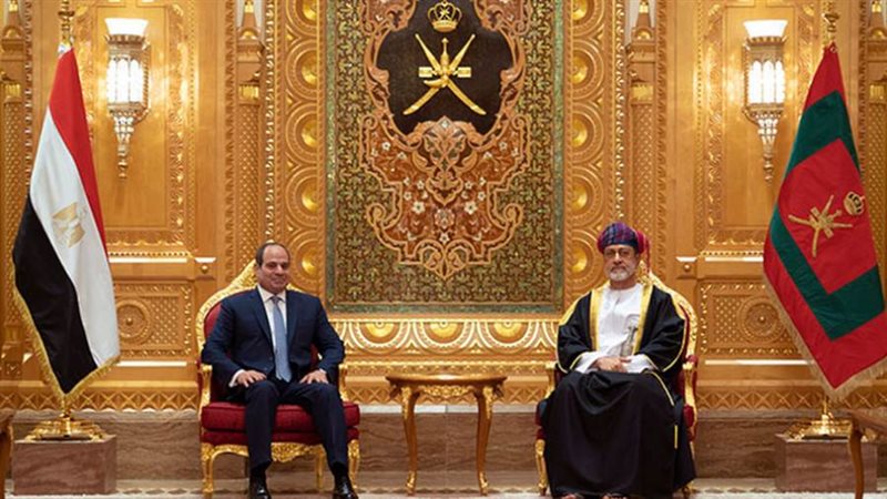 سلطان عمان يستقبل