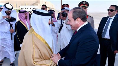 موجز الرابعة.. الرئيس السيسي يؤكد حرص مصر على تطوير التعاون مع البحرين