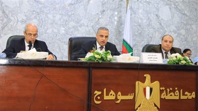 محافظ سوهاج  يوجه رؤساء المدن بتكثيف أعمال النظافة والتجميل ورفع الإشغالات