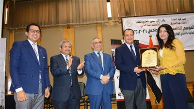 نائب رئيس جامعة أسيوط يشهد الحفل الختامي للموسم الخامس لنموذج محاكاة البورصة المصرية