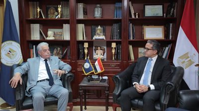 وزير السياحة والآثار يلتقي محافظ جنوب سيناء لمناقشة الاستعدادات لقمة المناخ