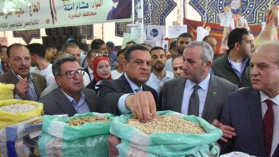 محافظ البحيرة يفتتح معرض للمواد الغذائية واللحوم بأسعار مخفضة بأبو المطامير 