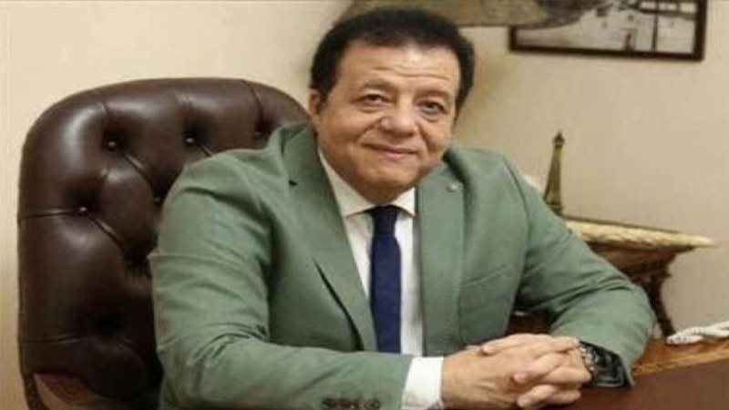 الدكتور عاطف عبد