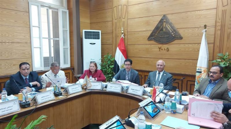 رئيس جامعة بنها يترأس