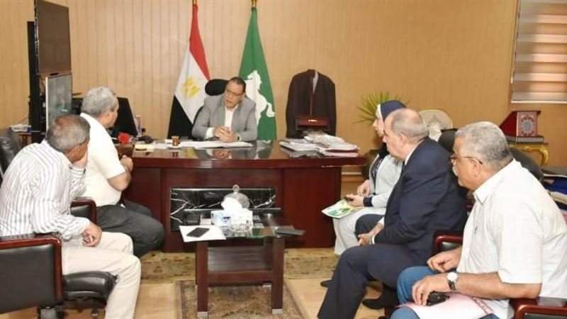 جانب من اجتماع المحافظ