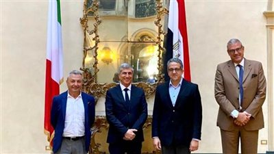 العنانى يلتقى رئيس اتحاد شركات السياحة الإيطالي