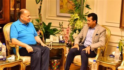 محافظ أسيوط يستقبل وزير الشباب والرياضة خلال زيارته للمحافظة لتفقد بعض المشروعات الشبابية