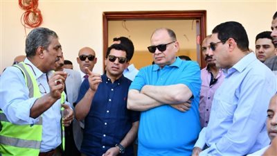وزير الشباب ومحافظ أسيوط يقومان بجولة تفقدية في مركز شباب منفلوط