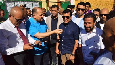 وزير الشباب والرياضة ومحافظ أسيوط يتفقدان أعمال إنشاء مركز شباب منفلوط.. صور 