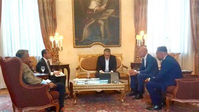 وزير السياحة والآثار يلتقي منظمي الرحلات السياحية بروما