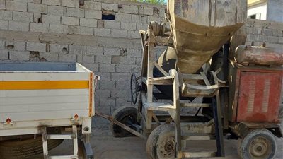 وقف أعمال بناء مخالف ومصادرة معدات ومواد البناء بالعريش