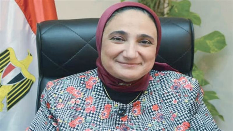 الدكتورة منى عبداللطيف