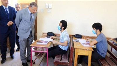 محافظ سوهاج يتفقد عددا من لجان امتحانات الثانوي العام