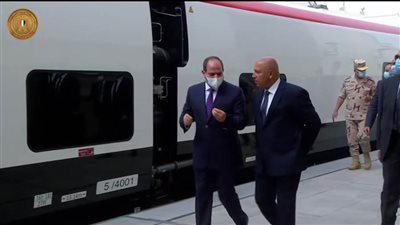 الرئيس السيسي يصل إلى مقر افتتاح محطة عدلي منصور والقطار الكهربائي الخفيف