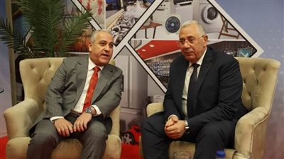   الشوربجي: حرص الرئيس السيسي على وضع الصناعة في مقدمة الأولويات تؤكده الإنجازات