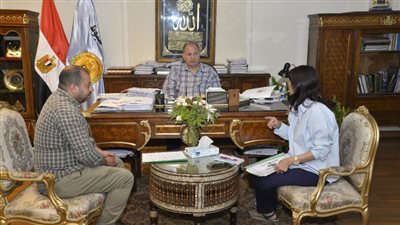 محافظ أسيوط يبحث سبل الاستفادة من الأصول التابعة للمحافظة لتعظيم الإيرادات وتنمية موارد المحافظة