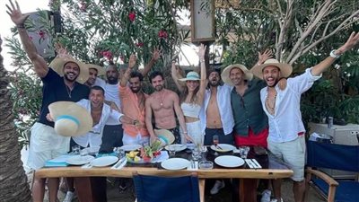 شاهد.. احتفالات محمد صلاح بتجديد عقده مع ليفربول خلال أجازته الصيفية باليونان