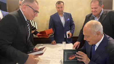 «أبوالغيط» يطلق النسخ الرومانية من كتابيه 