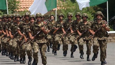 الجزائر تحيي ستينية الاستقلال باحتفالات واستعراض عسكري ضخم