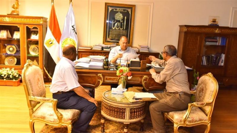 محافظ أسيوط يعتمد