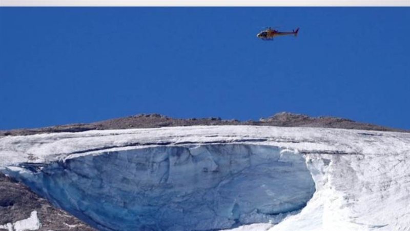 طائرة إنقاذ في موقع