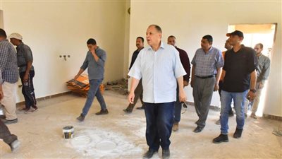 محافظ أسيوط يتفقد أعمال إنشاء نقطة إسعاف ومجمع خدمات المواطنين بقرية بصرة التابعة لمركز الفتح