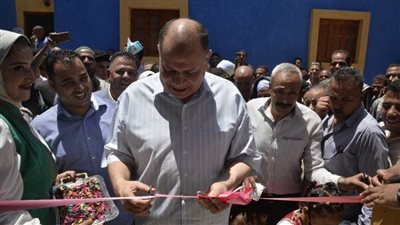 محافظ أسيوط يسلم 48 منزلًا لأصحابها بقرية العقال قبلي بمركز البدارى