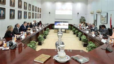 العنانى يستقبل رئيس الشئون الحكومية لـ