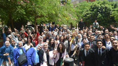 طلاب كلية التجارة بحلوان يناقشون الأداء المالي للشركات الكبرى